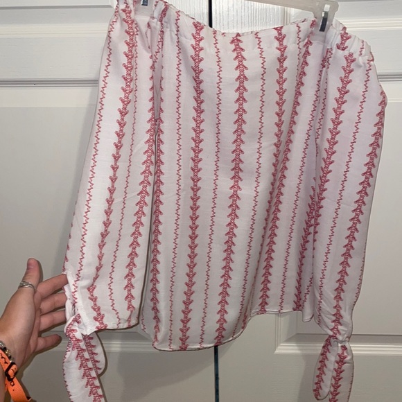 small off the shoulder red and white striped top - Picture 1 of 2